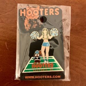 Hooters Football Limited Ed Pin Accessory